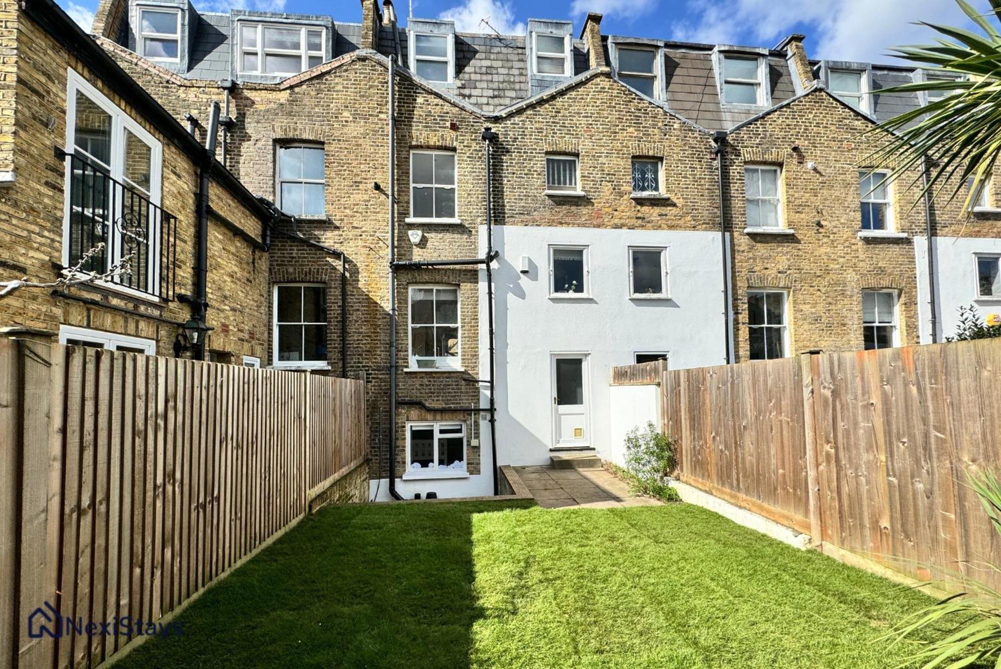 Апартаменты 10 Mins Walk To The Oval, The Kennington Retreat Лондон Экстерьер фото