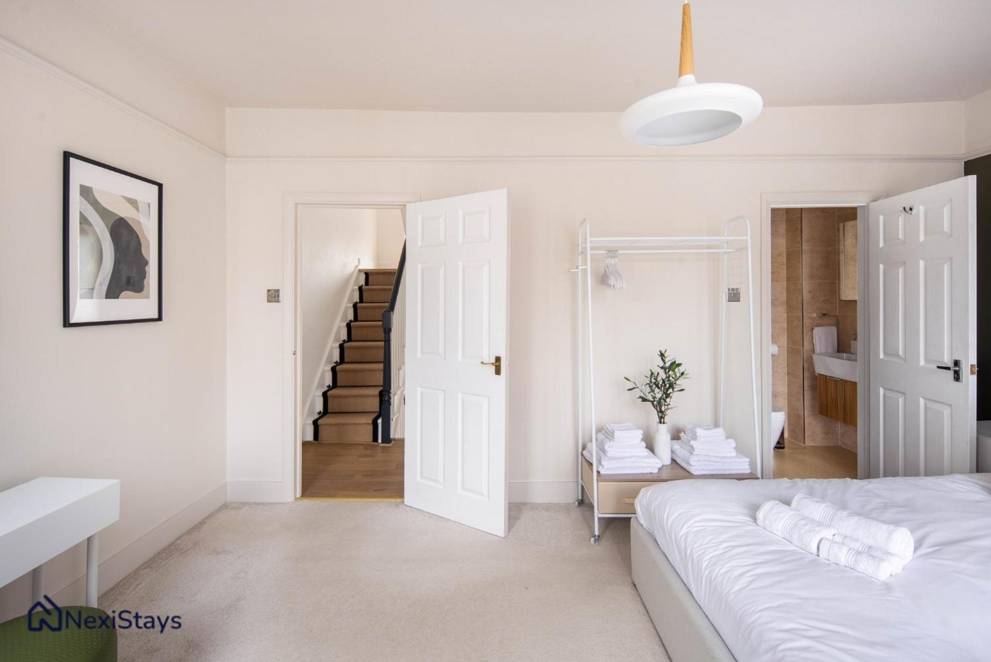 Апартаменты 10 Mins Walk To The Oval, The Kennington Retreat Лондон Экстерьер фото
