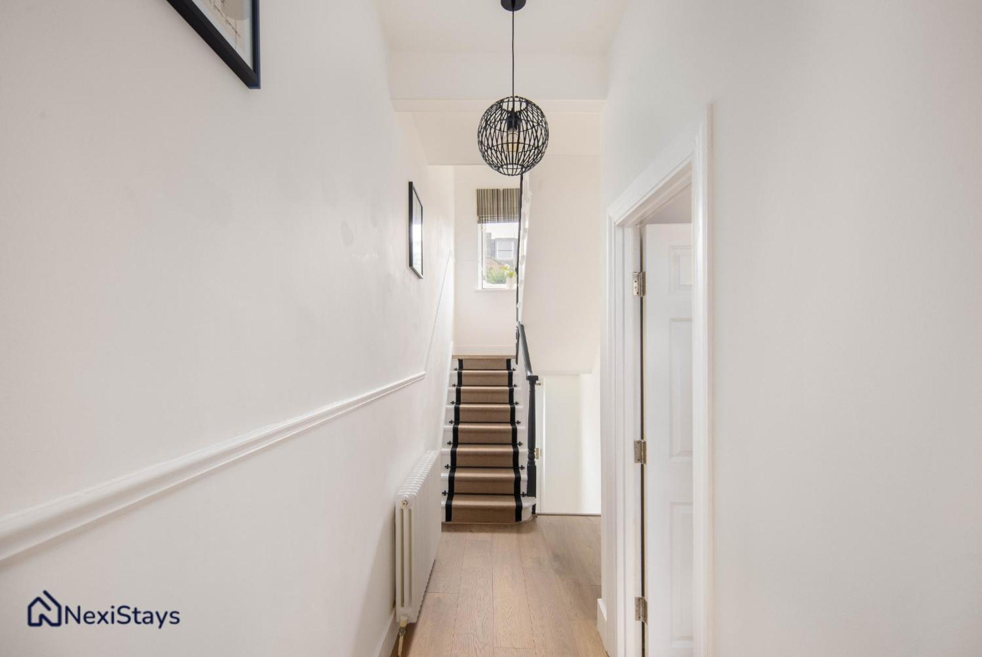 Апартаменты 10 Mins Walk To The Oval, The Kennington Retreat Лондон Экстерьер фото