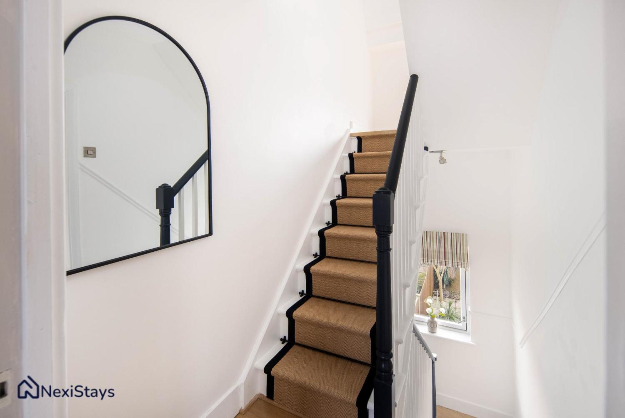 Апартаменты 10 Mins Walk To The Oval, The Kennington Retreat Лондон Экстерьер фото